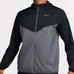 Nike Stride Lightweight UV Running Jacket Men's S $125 HV4548-011 UPF 40+ Repel